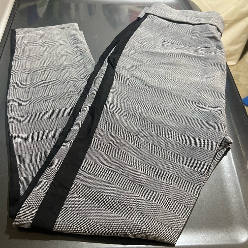 Simply Vera Vera Wang Gray and Black Track Pants